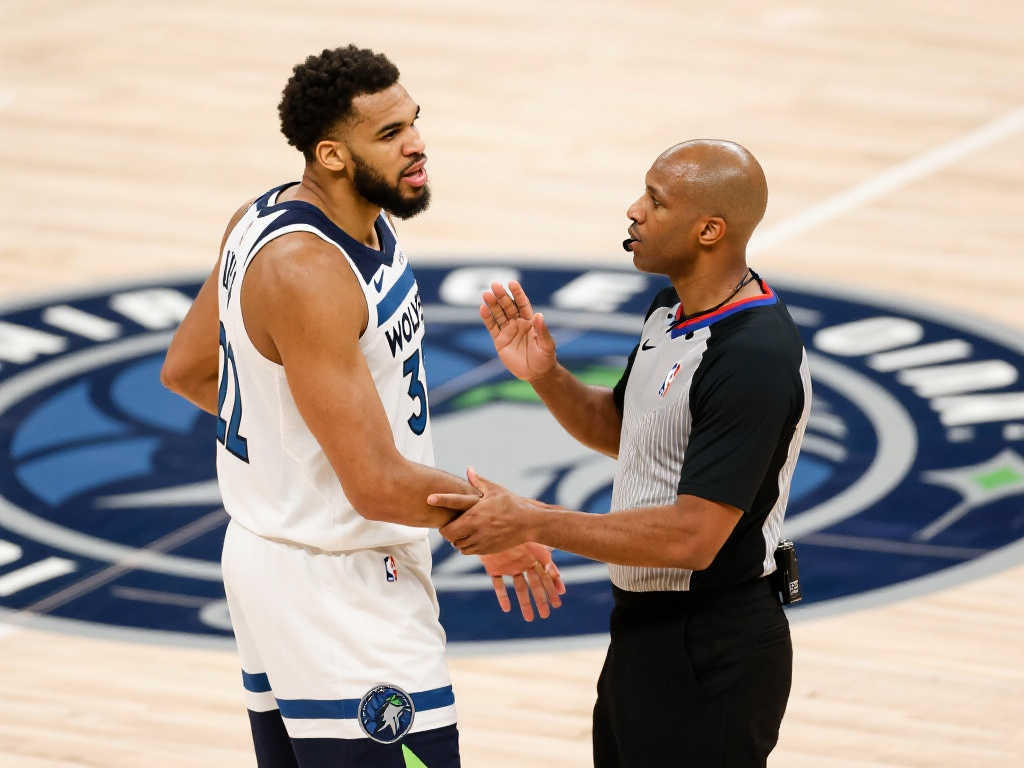 森林狼不满戈贝尔判罚不公向联盟申诉,芬奇指责勇士球员故意冲撞 森林狼不满戈贝尔判罚不公向联盟申诉,芬奇指责勇士球员故意冲撞